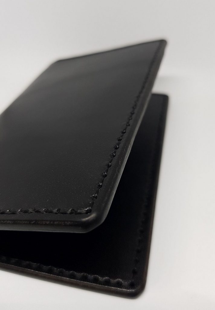 Czarny-prosty-nowoczesny-portfel-meski